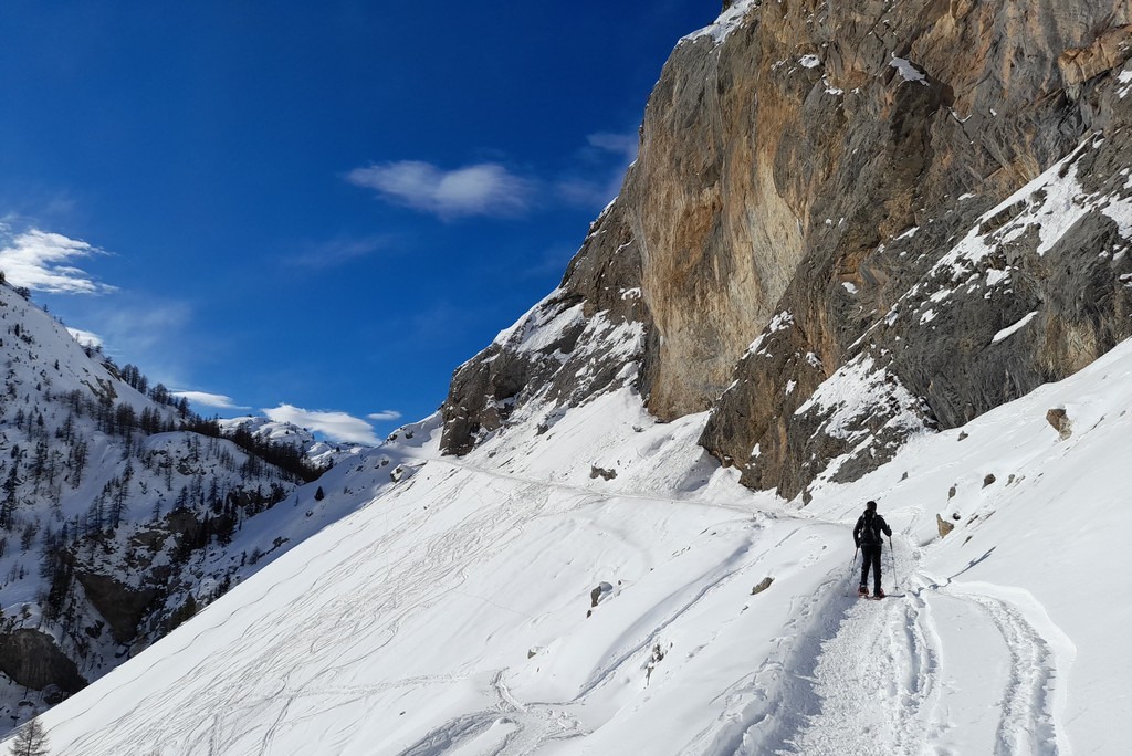 guide accompagnateur montagne randonnée alpes queyras neige raquettes