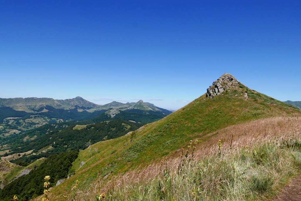 sommet élancèze accompagnateur montagne guide cantal